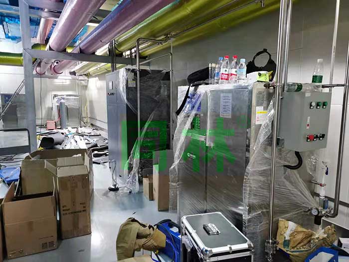 某大型藥廠潔凈間臭氧發生器工作現場